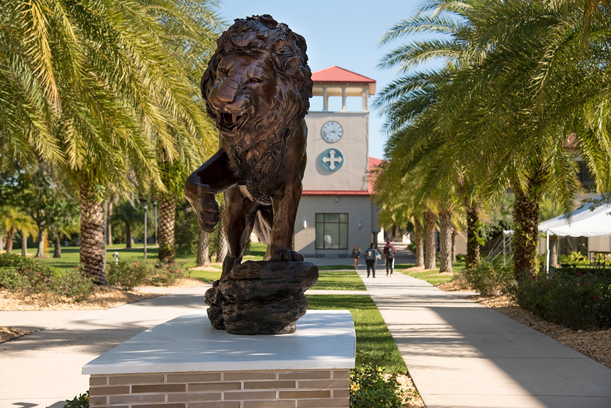 Saint Leo Student Government Union Presents Lion Sculpture to